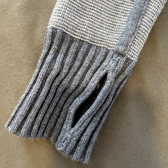 Lululemon 100% merino wool blue reversible sweater, size 2 - Picture 3 of 4